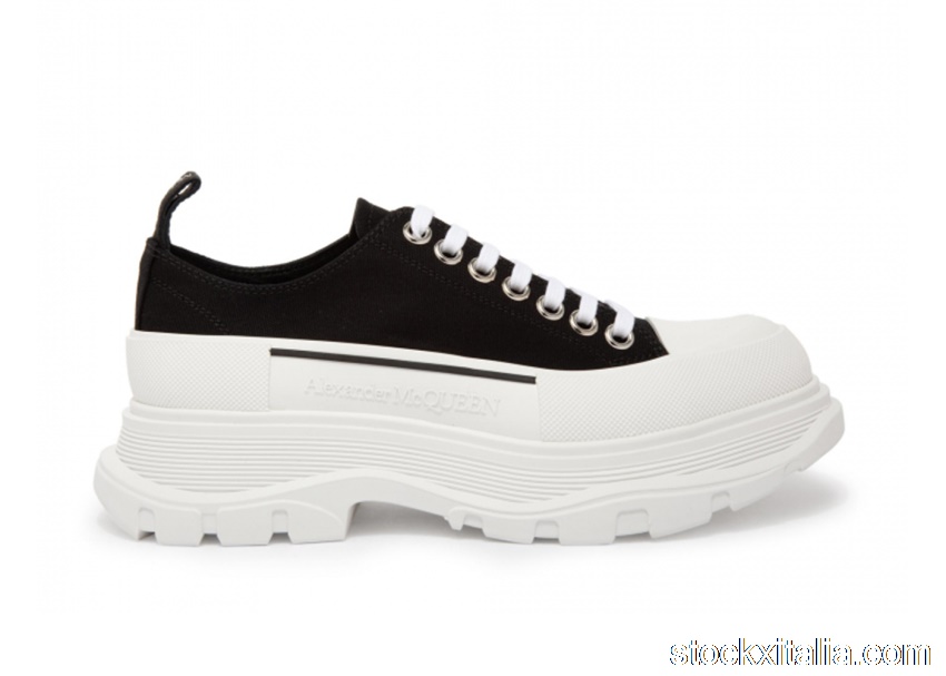 Outlet Alexander McQueen Tread Slick Low Lace Up Black White (W) 611705W4L321070
