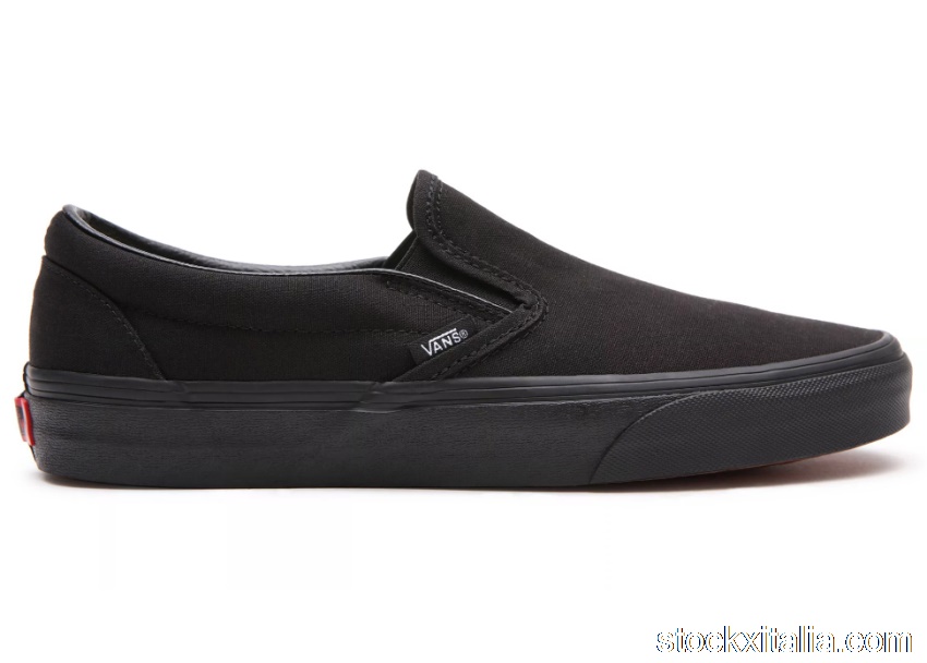Outlet Vans Classic Slip-On Triple Black VN000EYEBKA